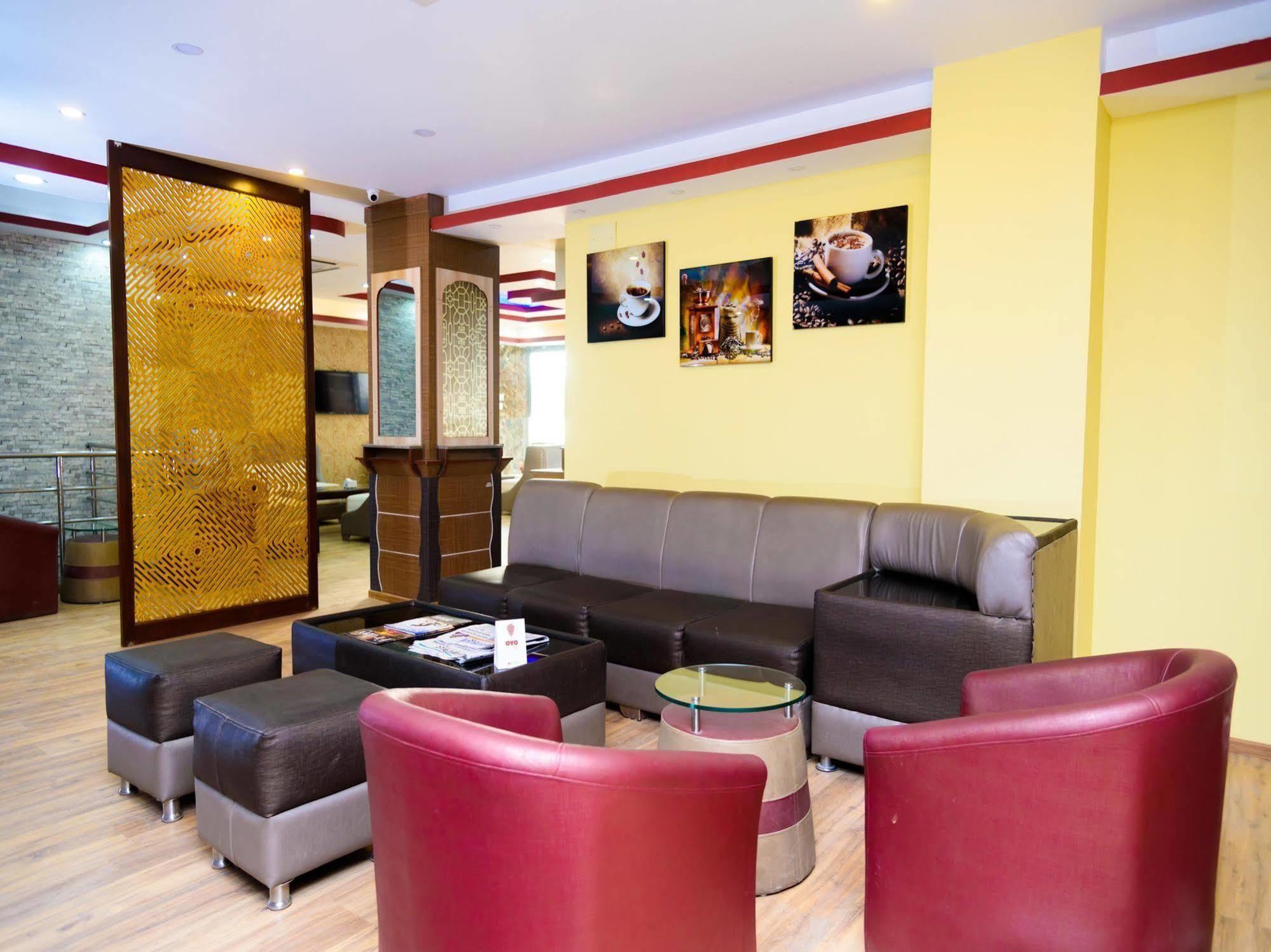 Oyo 105 Hotel Travel Inn Catmandu Exterior foto