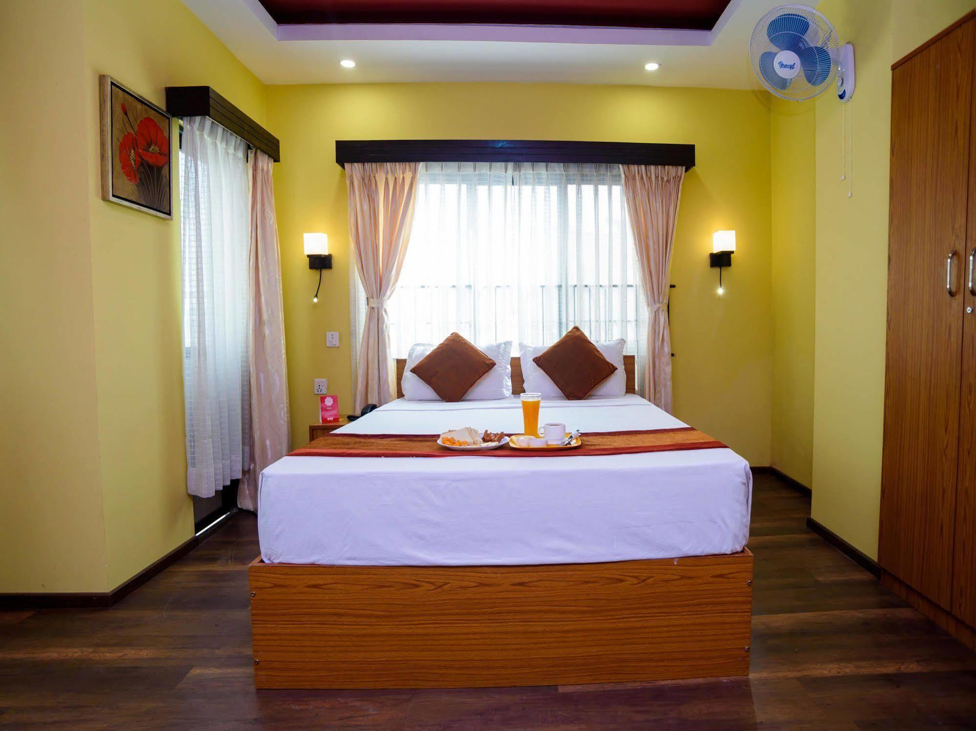Oyo 105 Hotel Travel Inn Catmandu Exterior foto