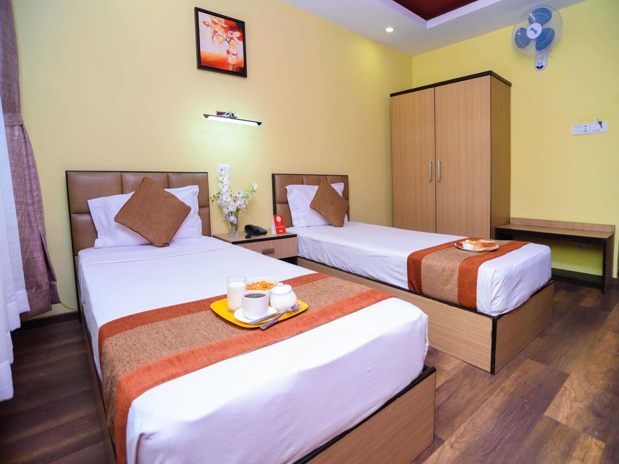 Oyo 105 Hotel Travel Inn Catmandu Exterior foto