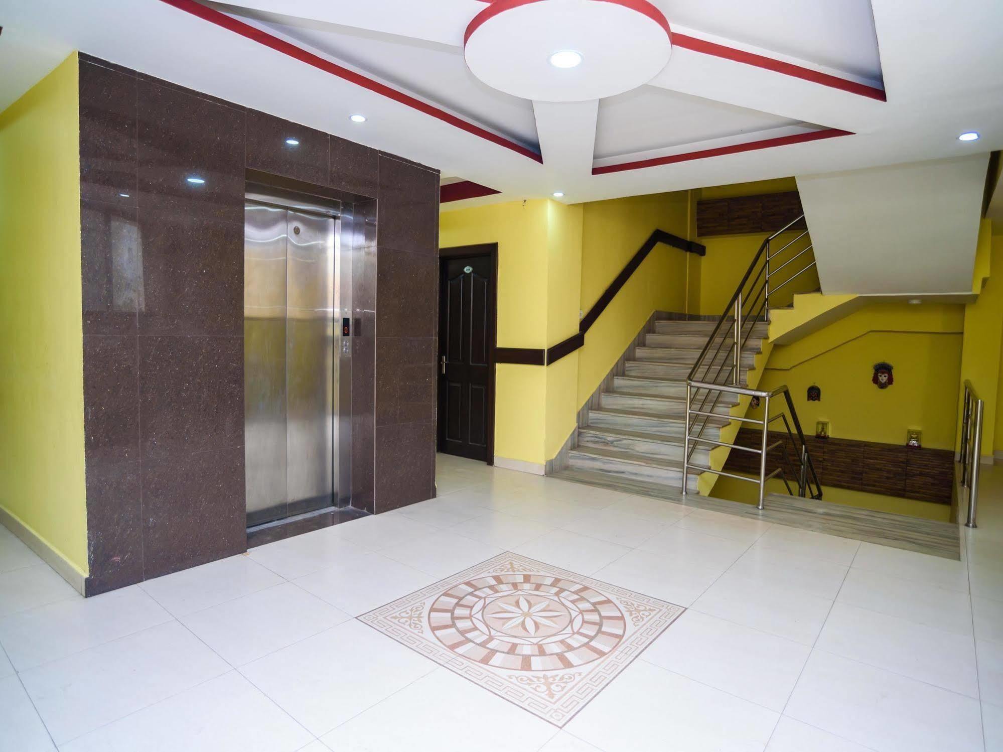 Oyo 105 Hotel Travel Inn Catmandu Exterior foto